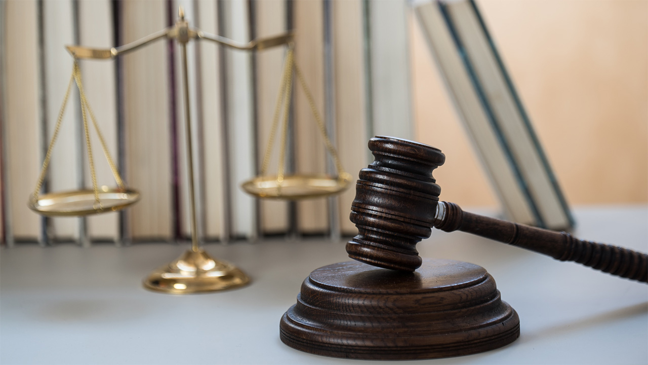 Law hammer and scale